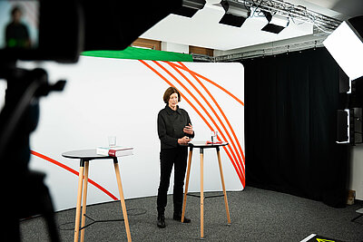 Prof. Dr. Kirsten Müller-Vahl bei ihrem Vortrag im Studio