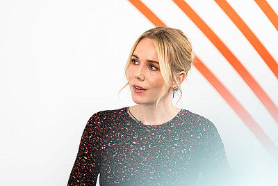 Poträtfoto von Dr. Justine Diebel