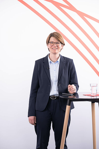 Rechtsanwältin Dr. Anne Bongers-Gehlert bei ihrem Vortrag zu § 11 Apothekengesetz