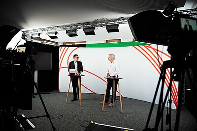 Dr. Andreas Ziegler im Studio im Gespräch mit Dr. Armin Prasch