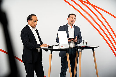 Mohammad Quddus und Andreas Epp bei ihrem Vortrag im Studio