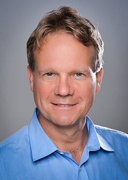 Porträt-Foto Dr. Robert Jahn