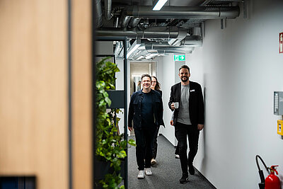 Stefan Göbel, Jan Schüle und Nadine Metzger auf dem Weg ins Studio