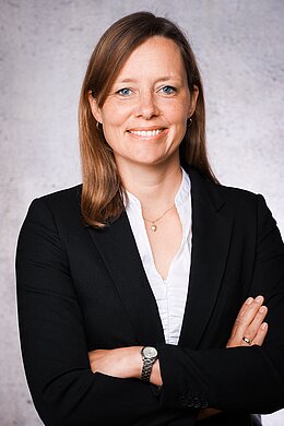 Porträt-Foto Dr. Julia Podlogar