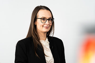 Porträtfoto Nadine Metzger