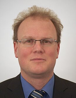 Porträt-Foto Thiemo Steinrücken