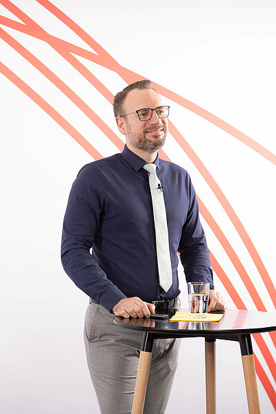 Dr. Christian Knobloch stellt die Frage: Lohnt sich eine Apotheke überhaupt noch?