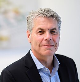 Porträt-Foto Dr. Armin Prasch