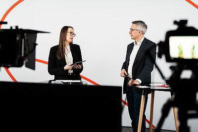Nadine Metzger im Studio im Gespräch mit Guido Michels