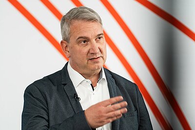 Tim Steimle bei seinem Vortrag im Studio