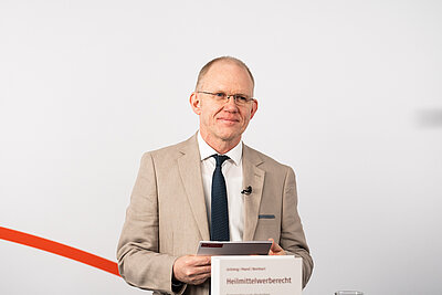 Porträtfoto Dr. Hubert Ortner