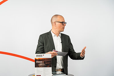 Dr. Benjamin Wessinger im Studio