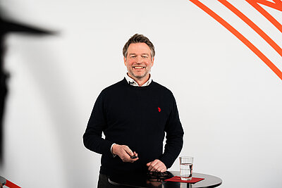 Stefan Wahl bei seinem Vortrag im Studio