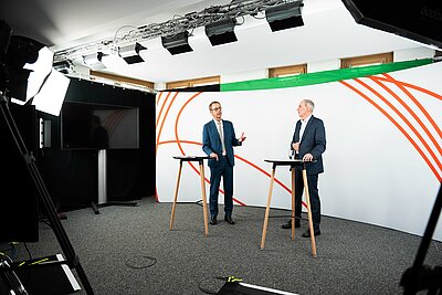 Dr. Christian Rotta im Studio im Gespräch mit Prof. Dr. Heinz-Uwe Dettling