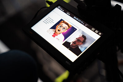 Abbildung eines Monitors mit einem Avatar und Chris Günter