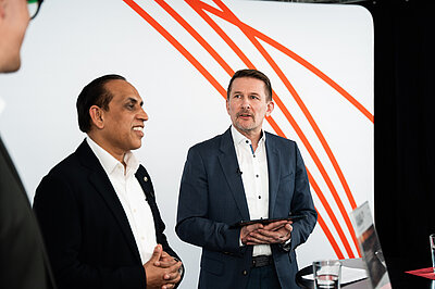 Mohammad Quddus und Andreas Epp bei ihrem Firmenvortrag im Studio