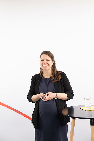 Heike Gnekow bei ihrem Vortrag über Hilfsmittel und Ideen zur Organisation der Heimversorgung