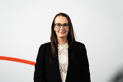 Porträtfoto Nadine Metzger