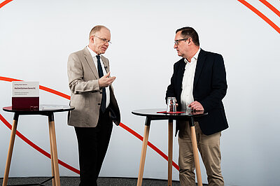 Dr. Hubert Ortner und Frank Weißenfeldt im Studio im Gespräch