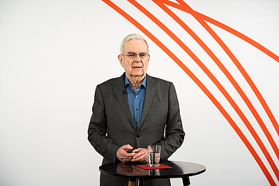 Prof. Hilko Meyer bei seinem Vortrag im Studio