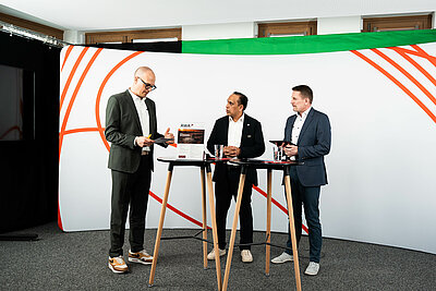 Dr. Benjamin Wessinger im Gespräch mit Mohammad Quddus und Andreas Epp