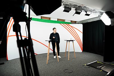 Stefan Göbel bei seinem Vortrag im Studio