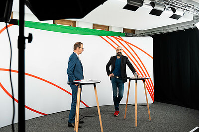 Dr. Christian Rotta im Studio im Gespräch mit Professor Dr. Dr. Dennis Effertz